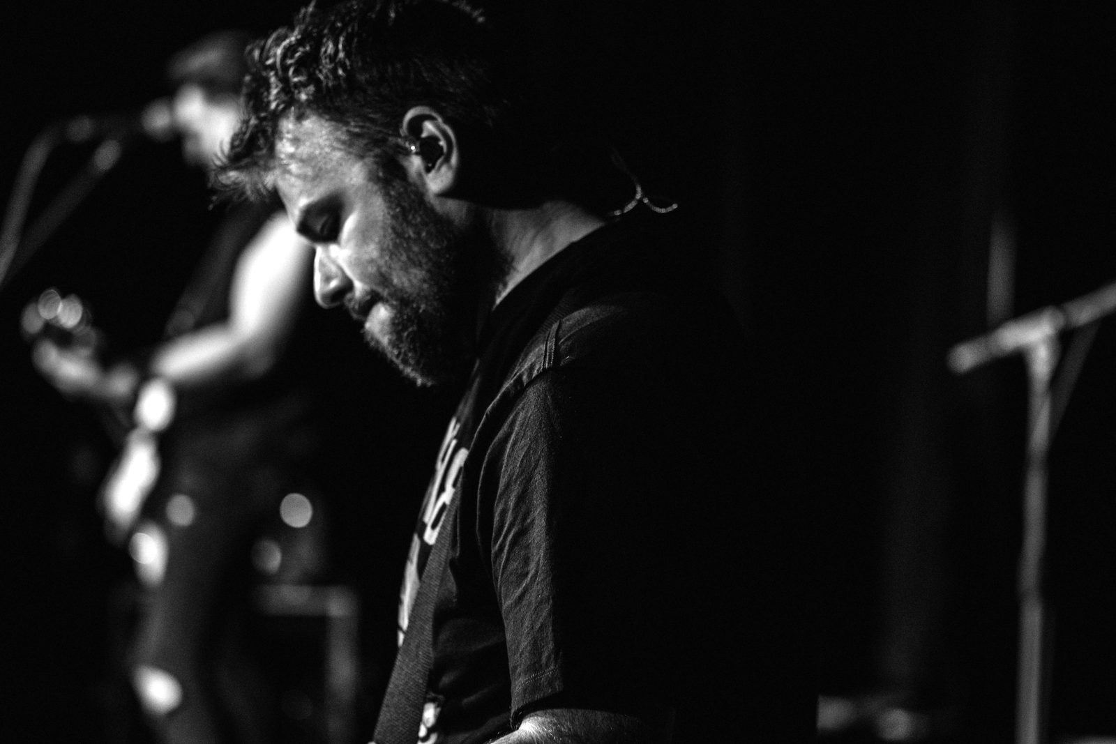 Tomáš s basgitarou